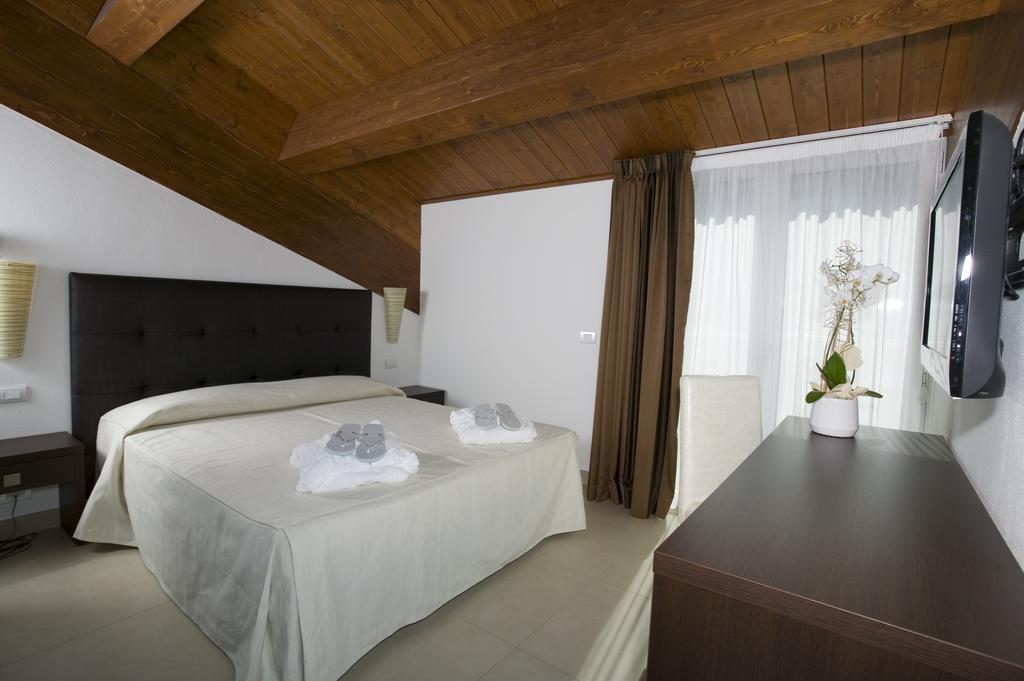 Deluxe Room,109858503:JPEG